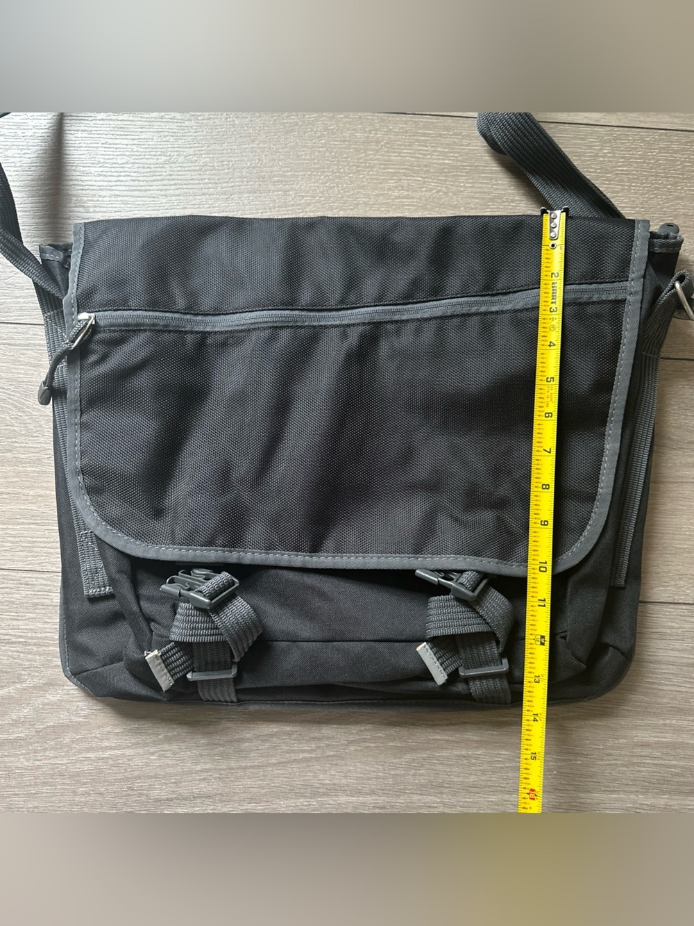 Pottery Barn Teen Gear-Up Black Gray Messenger Laptop shoulder Bag NEW Large - Picture 9 of 10